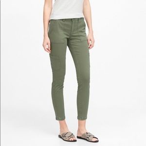 Banana Republic Green Skinny Cut-Off Ankle Pants